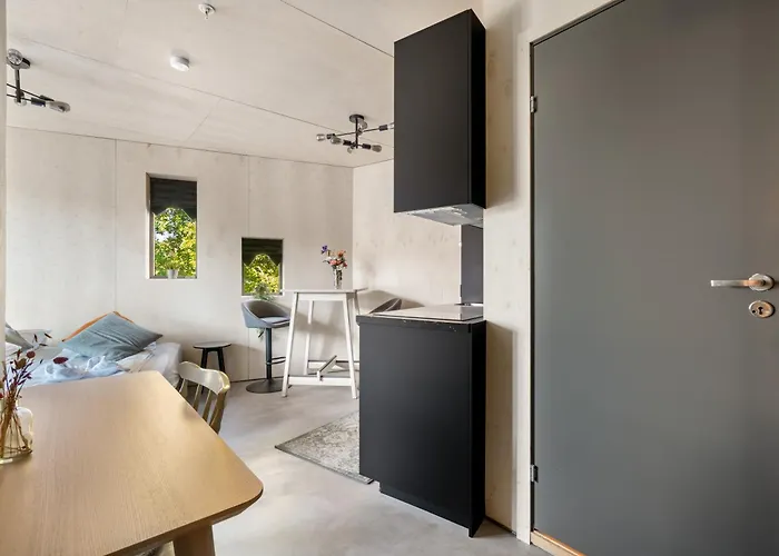 Architectural I Private Balcony Apartment *